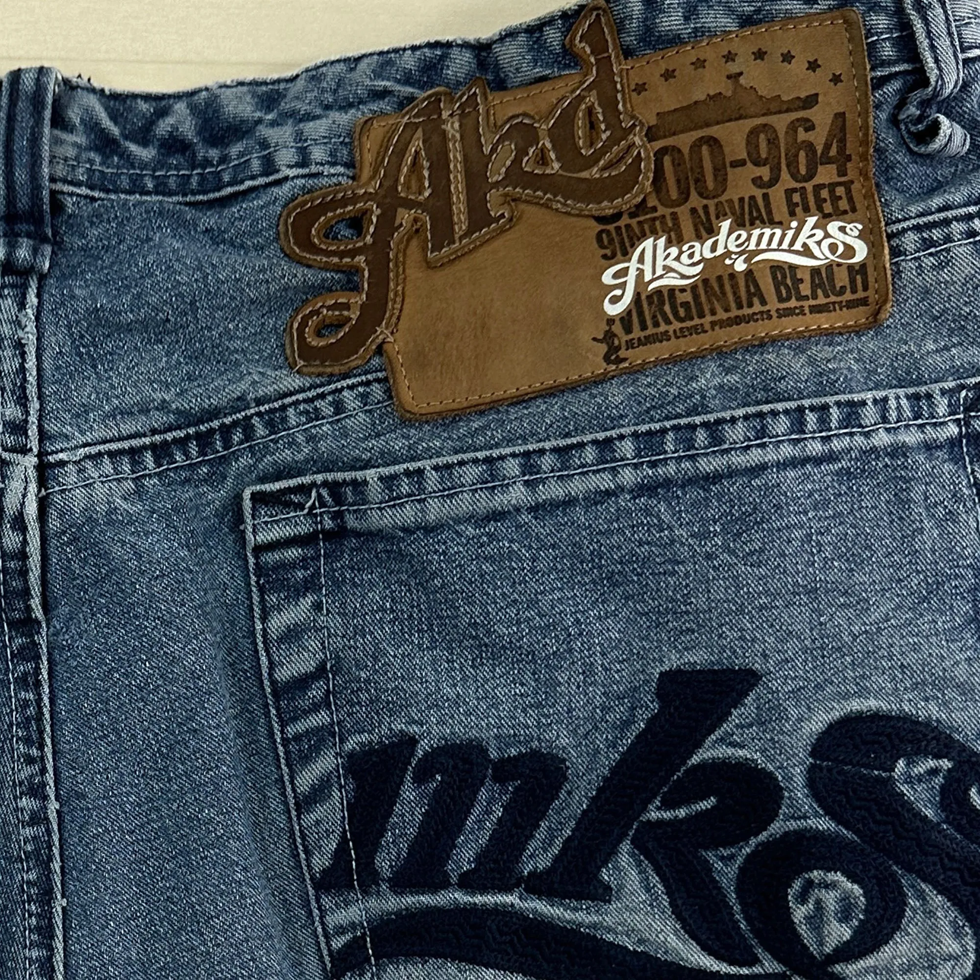 Men's Vintage Blue Akademiks Baggy Denim Shorts - Measures 37x11